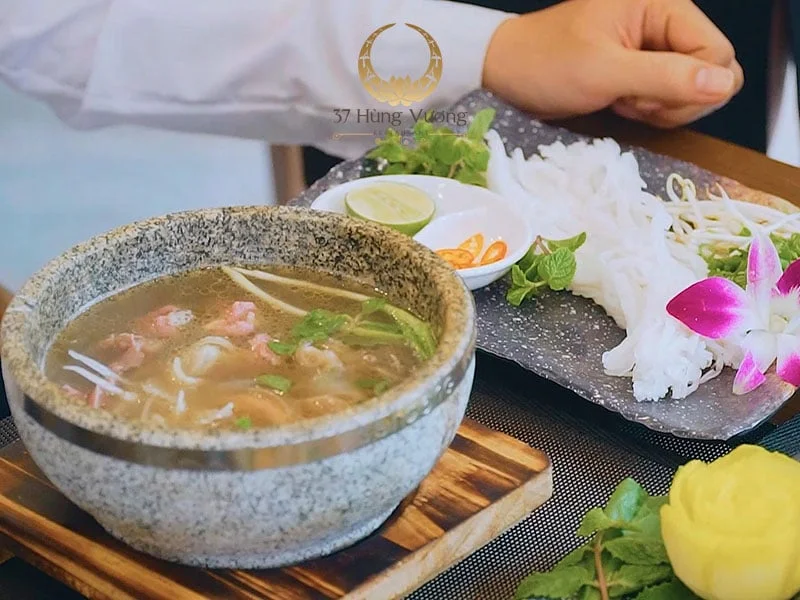 Hương vị truyền thống trong Phở bát đá 37 đặc biệt