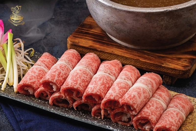 Phở bát đá trải nghiệm ẩm thực độc đáo không thể bỏ qua khi ăn gì ở Hà Nội