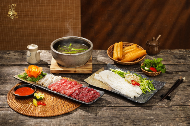 Đến Hà Nội ăn gì? Đến ngay phở bát đá 37 – Trải nghiệm vị phở Việt đậm đà và độc đáo