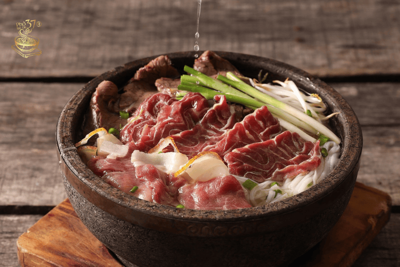 Phở bát đá 37: Nơi gìn giữ và phát huy tinh hoa phở di sản Việt Nam