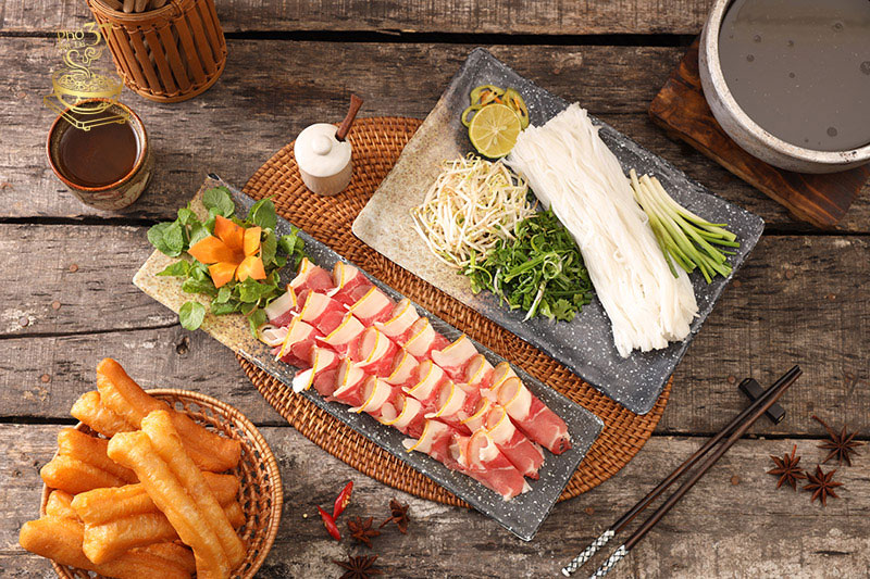 Bật mí địa điểm Phở bát đá 37 du khách nước ngoài nhất định phải tới