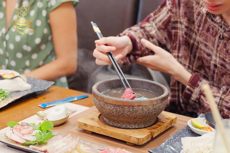 Bật mí địa điểm Phở bát đá 37 du khách nước ngoài nhất định phải tới