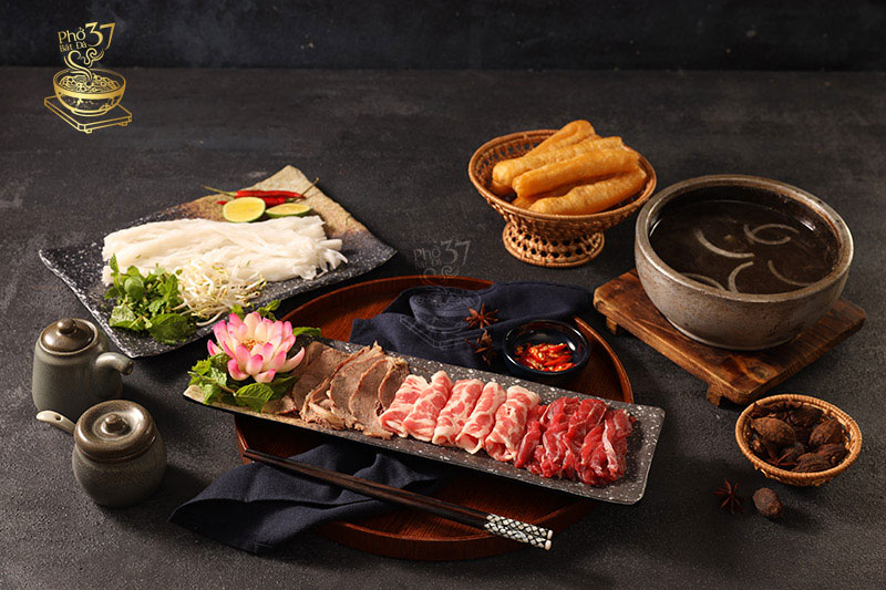 Bật mí địa điểm Phở bát đá 37 du khách nước ngoài nhất định phải tới