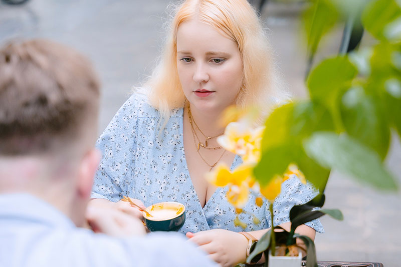 Du khách nước ngoài khi thẩm Phở bát đá 37 tại Việt Nam