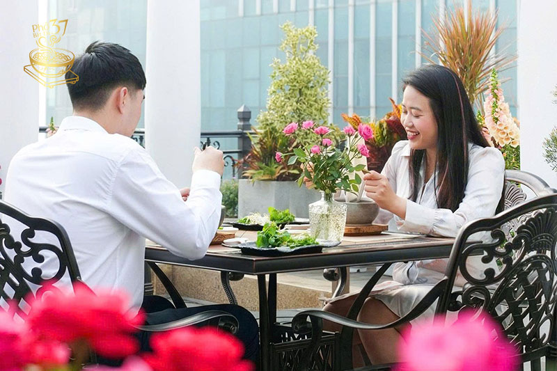 Trải nghiệm Phở bát đá 37 món ngon di sản tại tam giác điểm