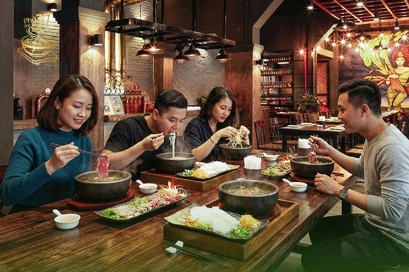 Trải nghiệm Phở bát đá 37 món ngon di sản tại tam giác điểm