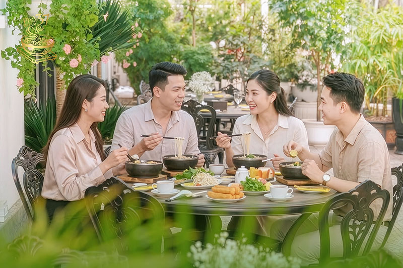 Trải nghiệm Phở bát đá 37 món ngon di sản tại tam giác điểm