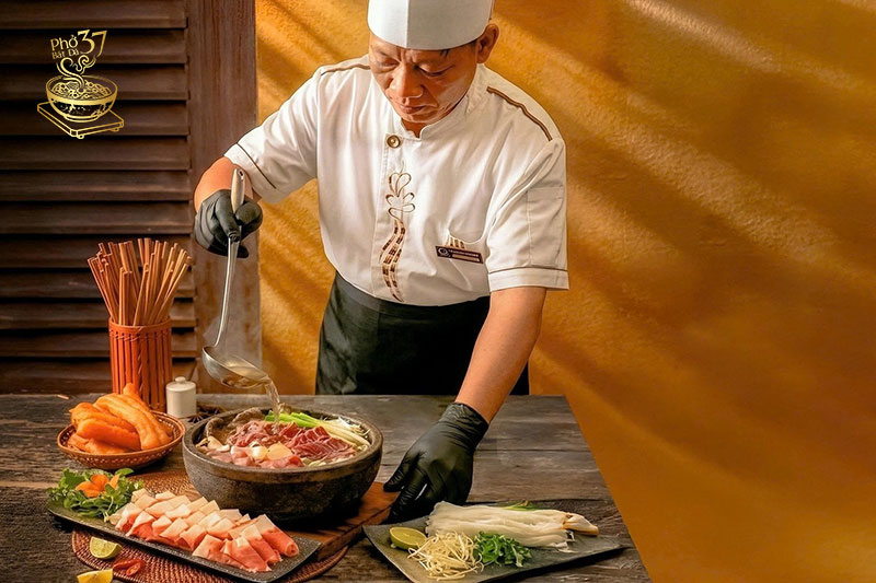 Trải nghiệm Phở bát đá 37 món ngon di sản tại tam giác điểm