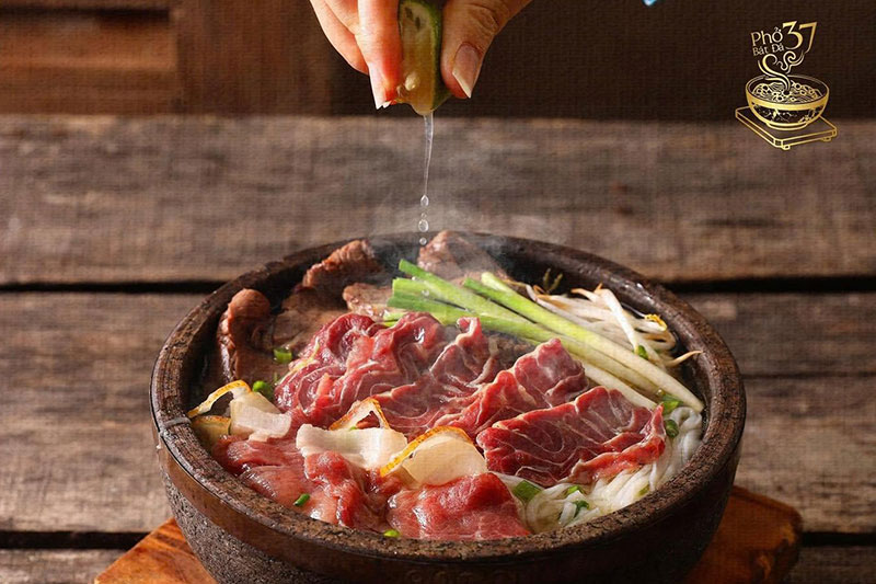 Bí quyết giữ trọn vị tinh hoa Phở Việt trong bát đá