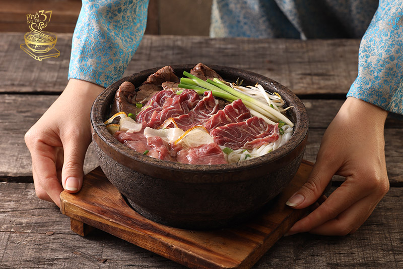 Phở bát đá 37 - Đại diện giá trị văn hóa Phở Việt giữa lòng Hà Nội