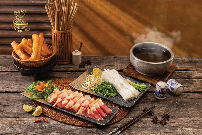 Phở bát đá khác gì với phở truyền thống? Khám phá nét độc đáo tại Phở Bát Đá 37 Phở bát đá khác gì với phở truyền thống?