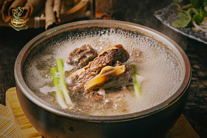 Top 10 quán phở bát đá ngon nhất tại Hà Nội cho tín đồ ẩm thực