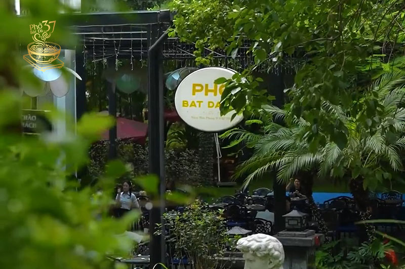 Biệt Thự Số 1 - Thưởng phở trong buổi sáng mưa thu