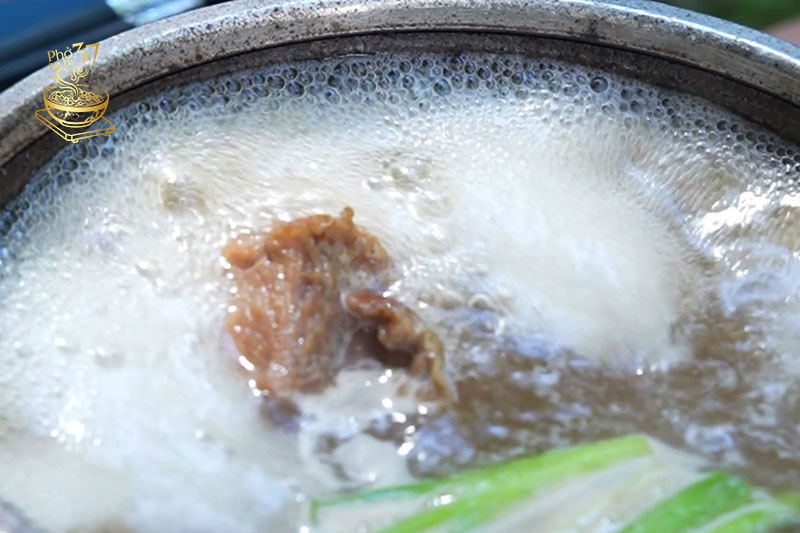 Thưởng Phở tại Ốc Đảo Xanh giữa lòng Hà Nội